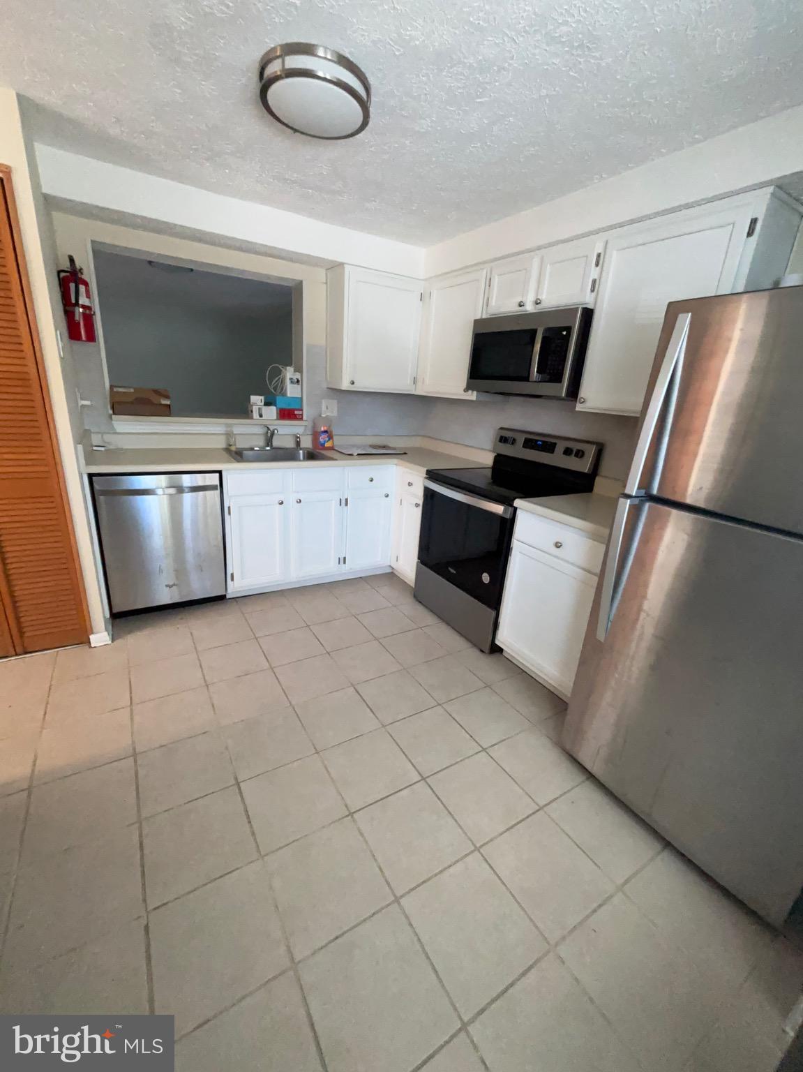 42 Victoria Manor Court Sicklerville, NJ 08081 - Photo 2 of 16