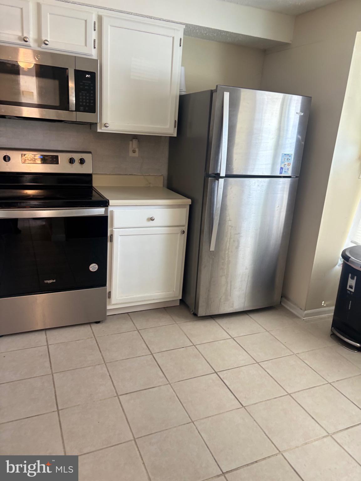 42 Victoria Manor Court Sicklerville, NJ 08081 - Photo 3 of 16