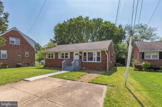 $379,900 | 2403 Lafayette Boulevard, Fredericksburg, VA 22401