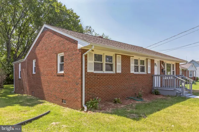 $379,900 | 2403 Lafayette Boulevard, Fredericksburg, VA 22401
