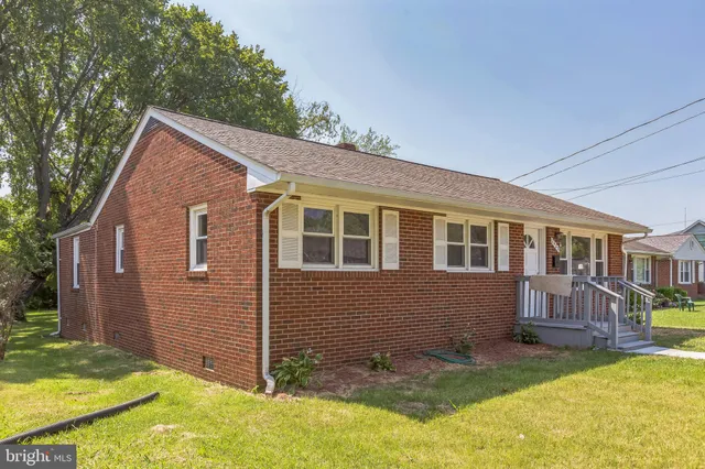 $379,900 | 2403 Lafayette Boulevard, Fredericksburg, VA 22401