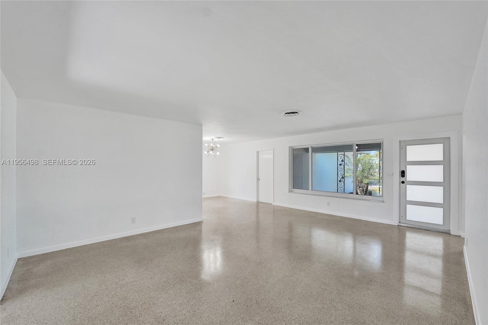 3816 West Park Road Hollywood, FL 33021 - Photo 11 of 55 LIGHT & BRIGHT THROUGHOUT!