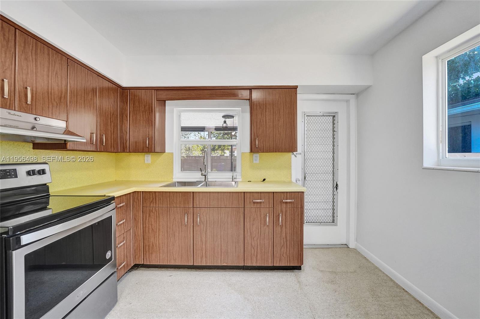 3816 West Park Road Hollywood, FL 33021 - Photo 15 of 55