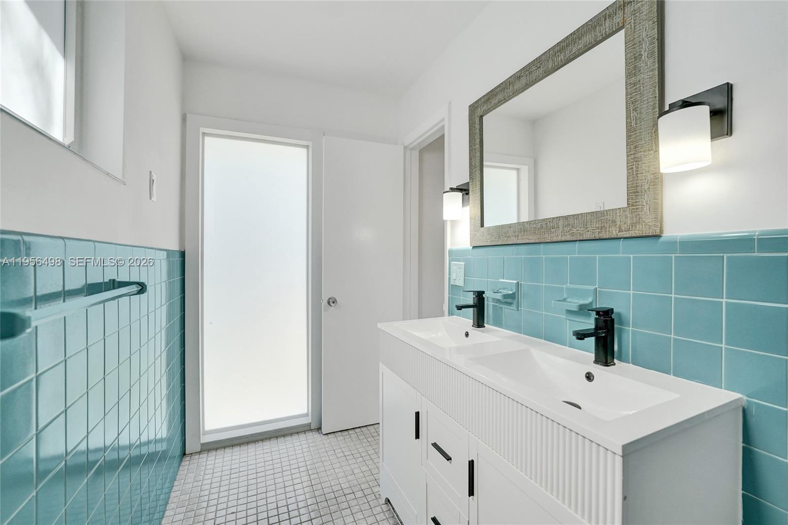 3816 West Park Road Hollywood, FL 33021 - Photo 22 of 55 PRIMARY BATHROOM