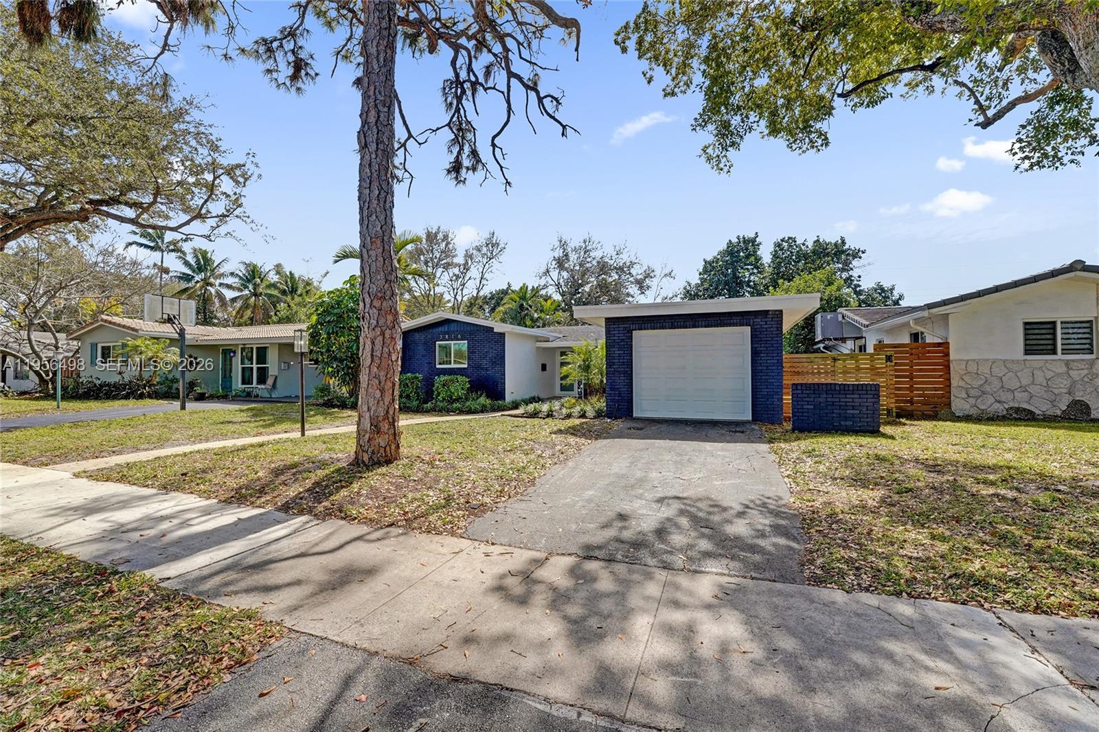 3816 West Park Road Hollywood, FL 33021 - Photo 5 of 55