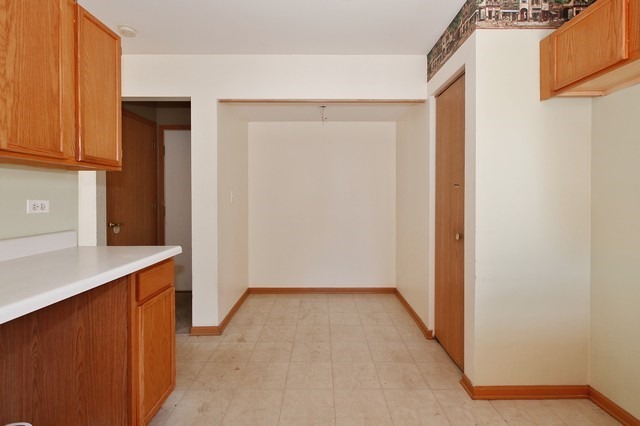 2213 Carpenter Avenue Plainfield, IL 60586 - Photo 9 of 25 a view of an empty room