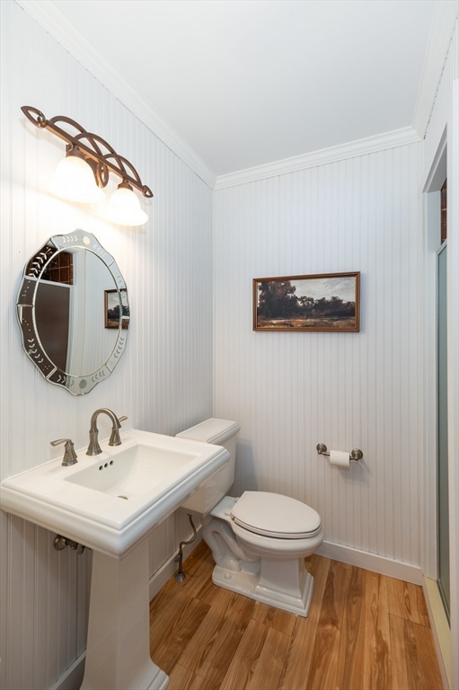 32 Witham Street, Unit B Gloucester, MA 01930 - Photo 13 of 36 a bathroom with a sink and a mirror