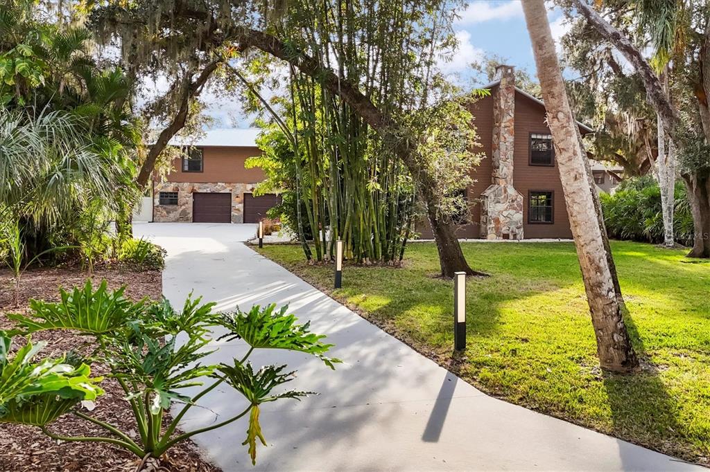 2308 Shadow Oaks Road Sarasota, FL 34240 - Photo 3 of 84