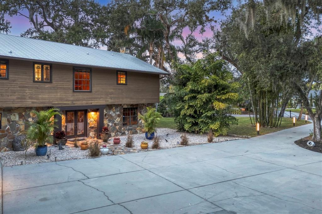 2308 Shadow Oaks Road Sarasota, FL 34240 - Photo 70 of 84