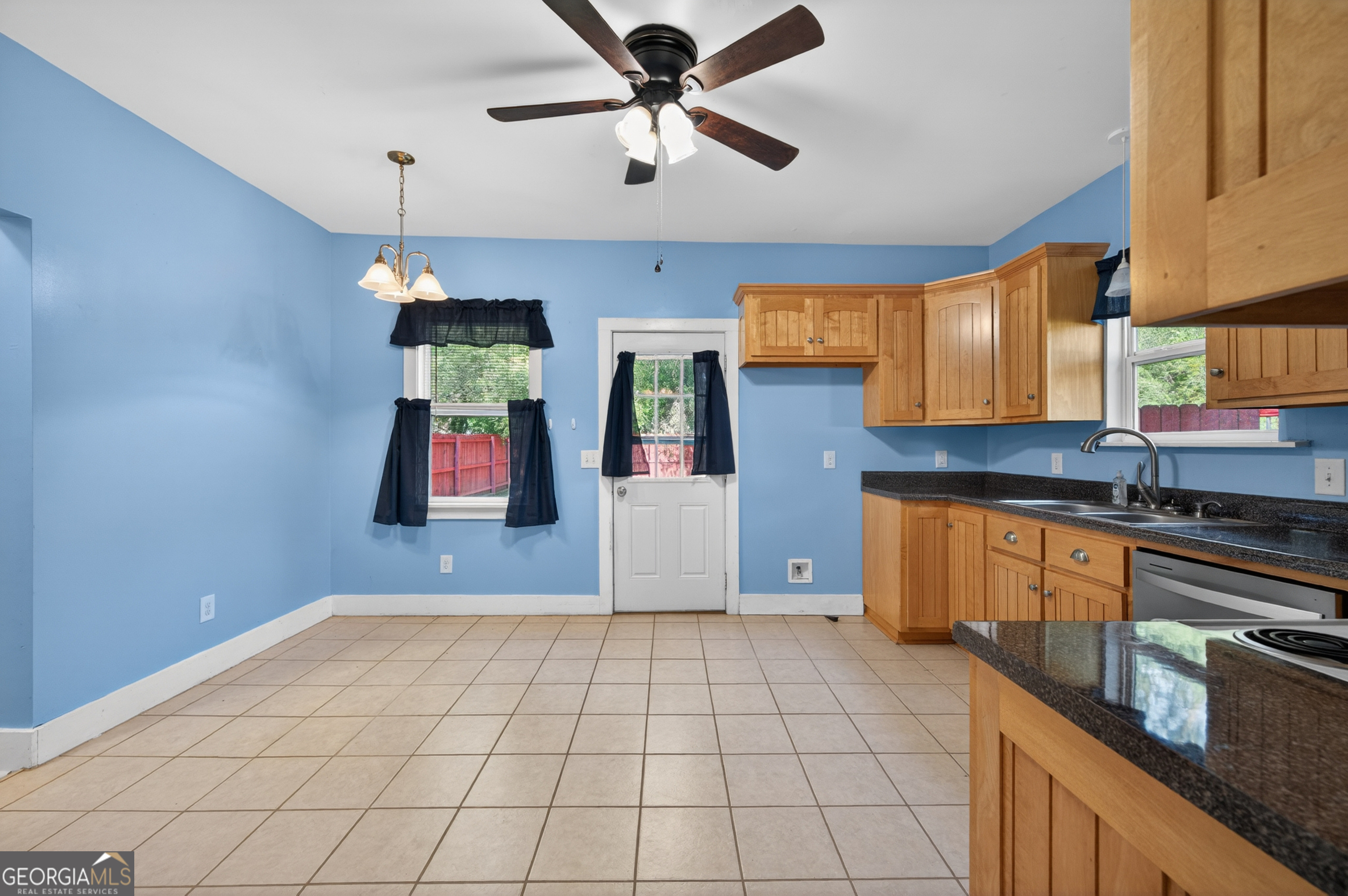 98 South 5th Street Colbert, GA 30628 - Photo 8 of 43