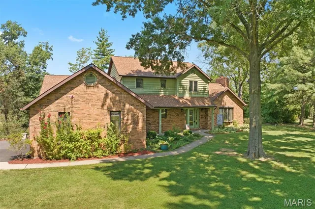 $490,000 | 27 Talon Drive, Millstadt, IL 62260