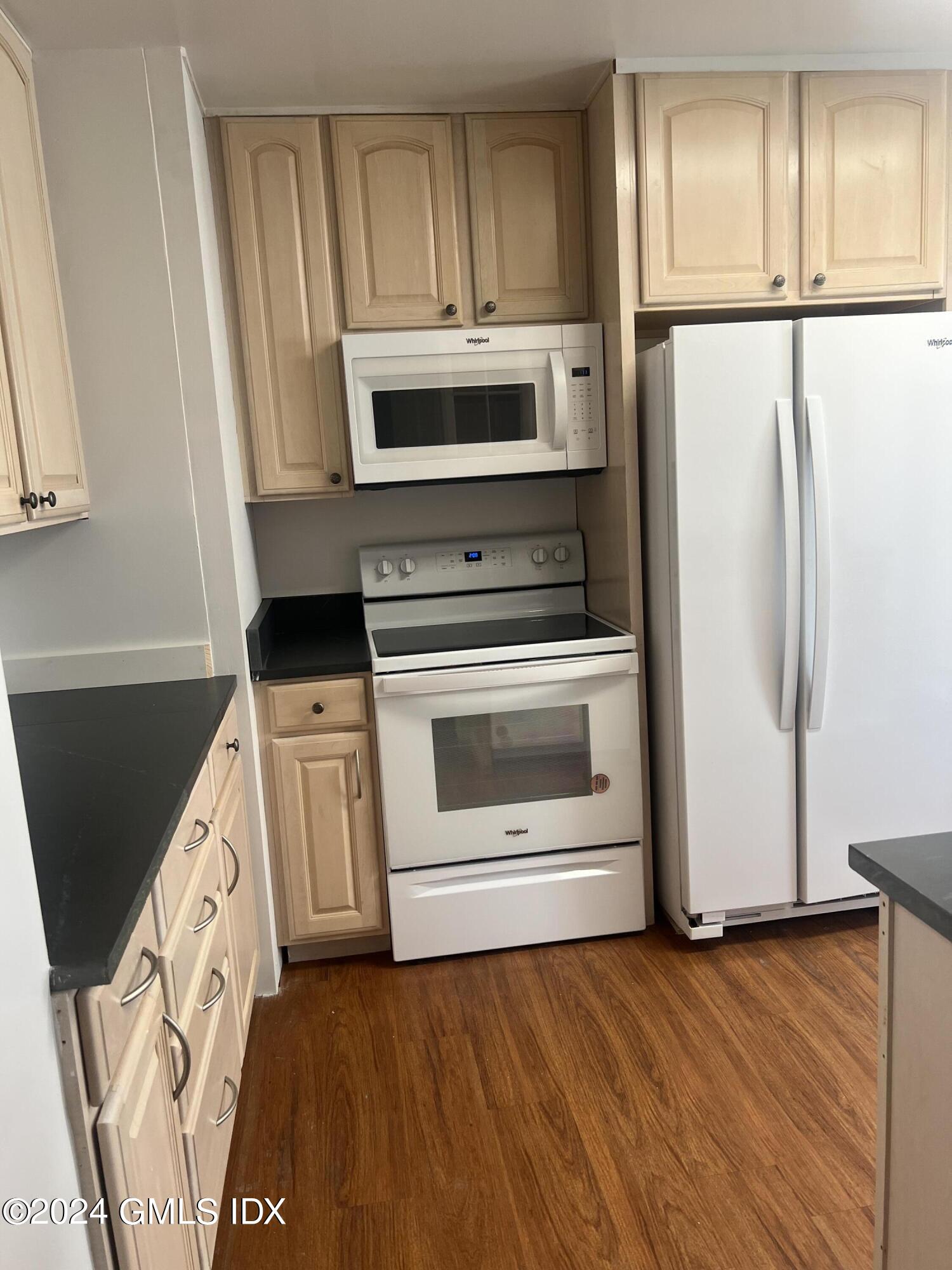 225 Hamilton Avenue, Unit 1 Greenwich, CT 06830 - Photo 4 of 39 Kitchen