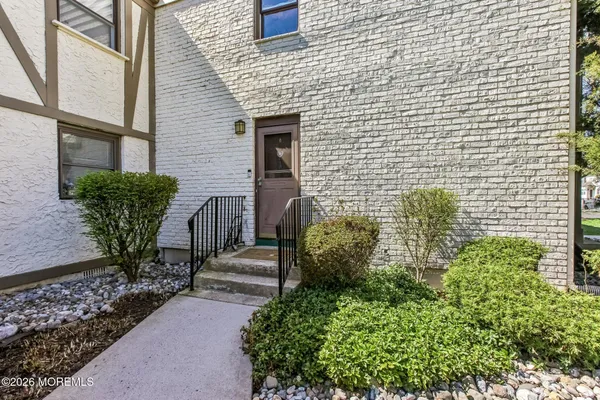 $299,000 | 500 Cliffwood Avenue West, Unit D13, Matawan, NJ 07747