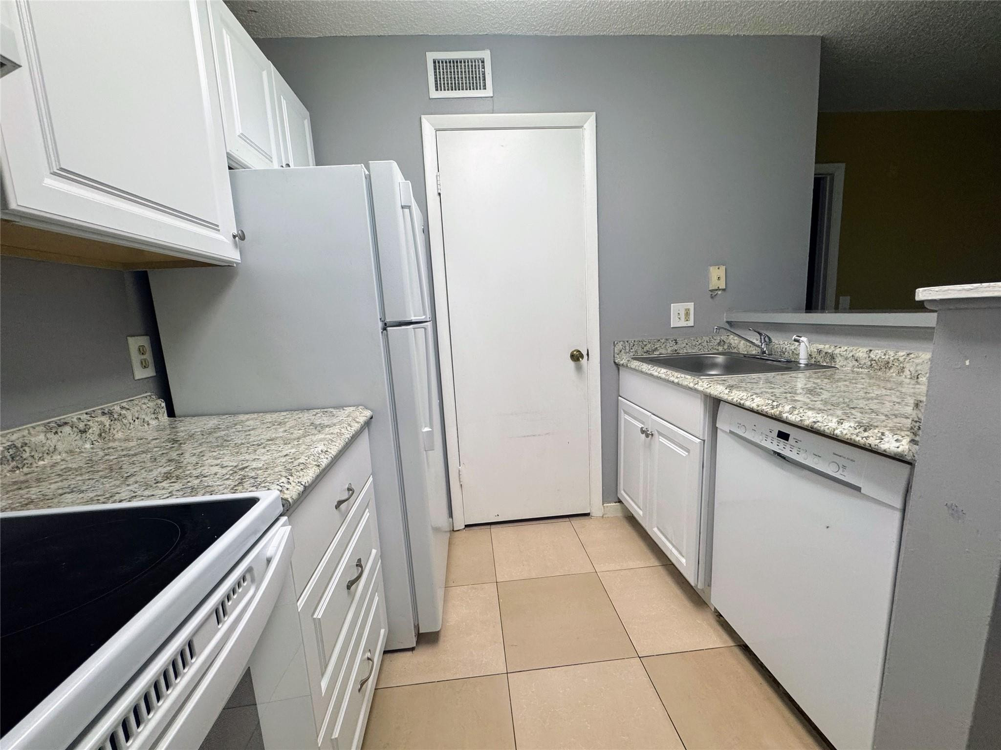 4361 West McNab Road, Unit 17 Pompano Beach, FL 33069 - Photo 7 of 42 Photo 7