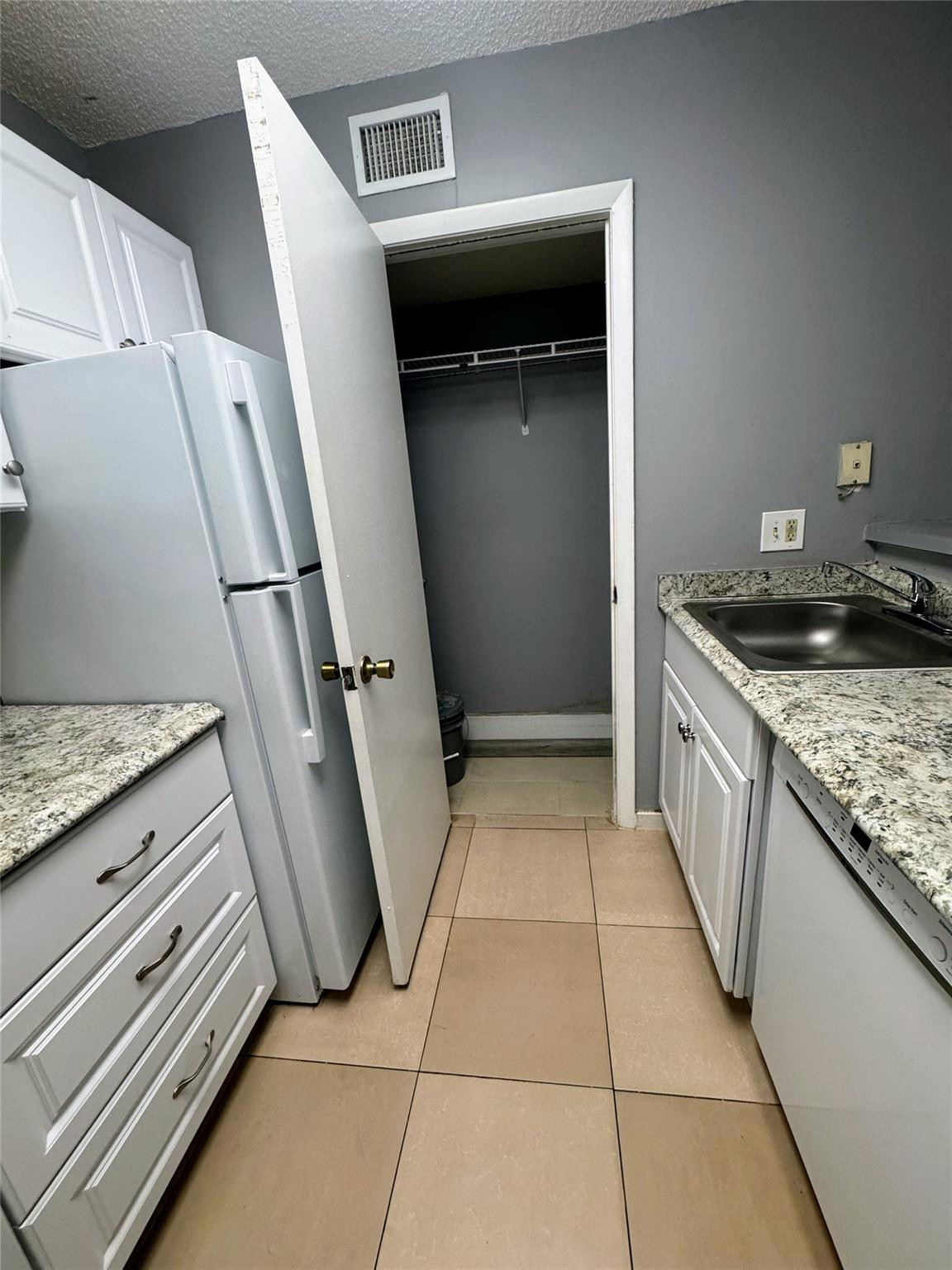 4361 West McNab Road, Unit 17 Pompano Beach, FL 33069 - Photo 8 of 42 Photo 8