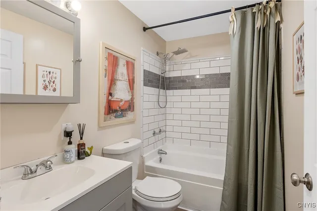 $239,900 | 117 Finwood Drive, Van Buren, NY 13027