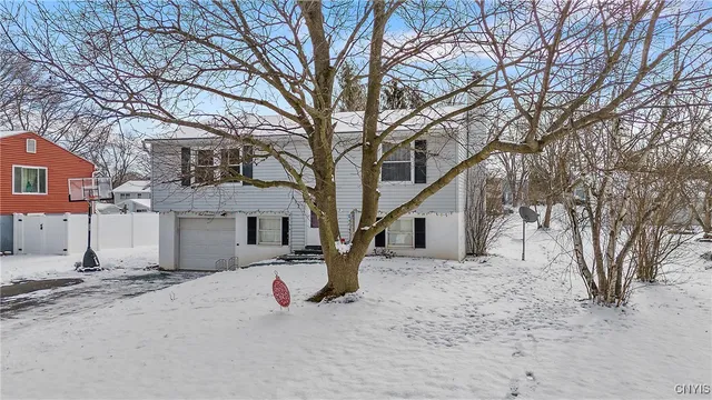 $239,900 | 117 Finwood Drive, Van Buren, NY 13027