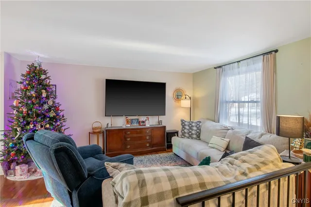 $239,900 | 117 Finwood Drive, Van Buren, NY 13027