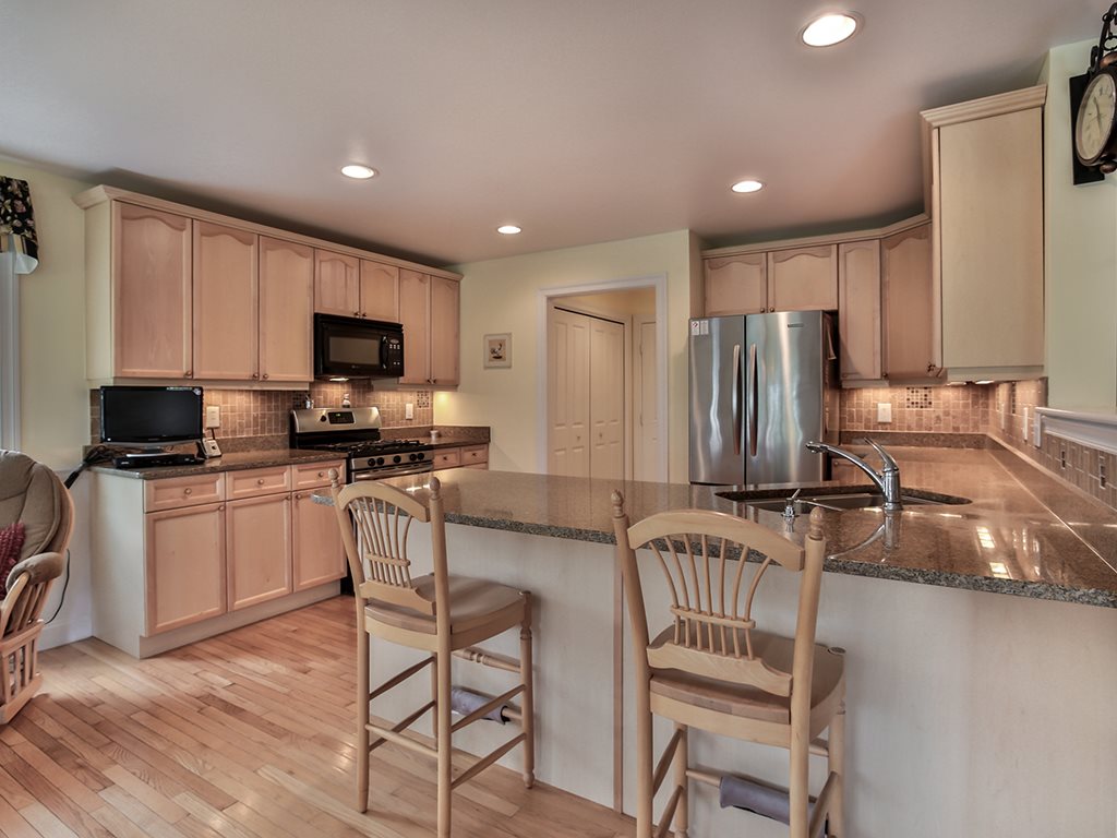 8 Summerfield Way Amherst, NH 03031 - Photo 17 of 37