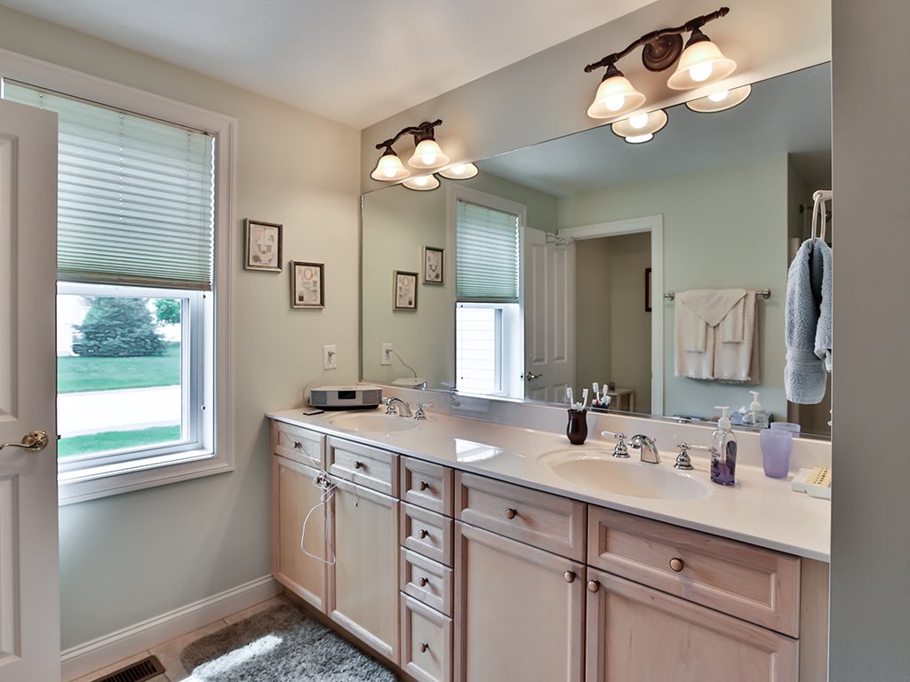 8 Summerfield Way Amherst, NH 03031 - Photo 27 of 37