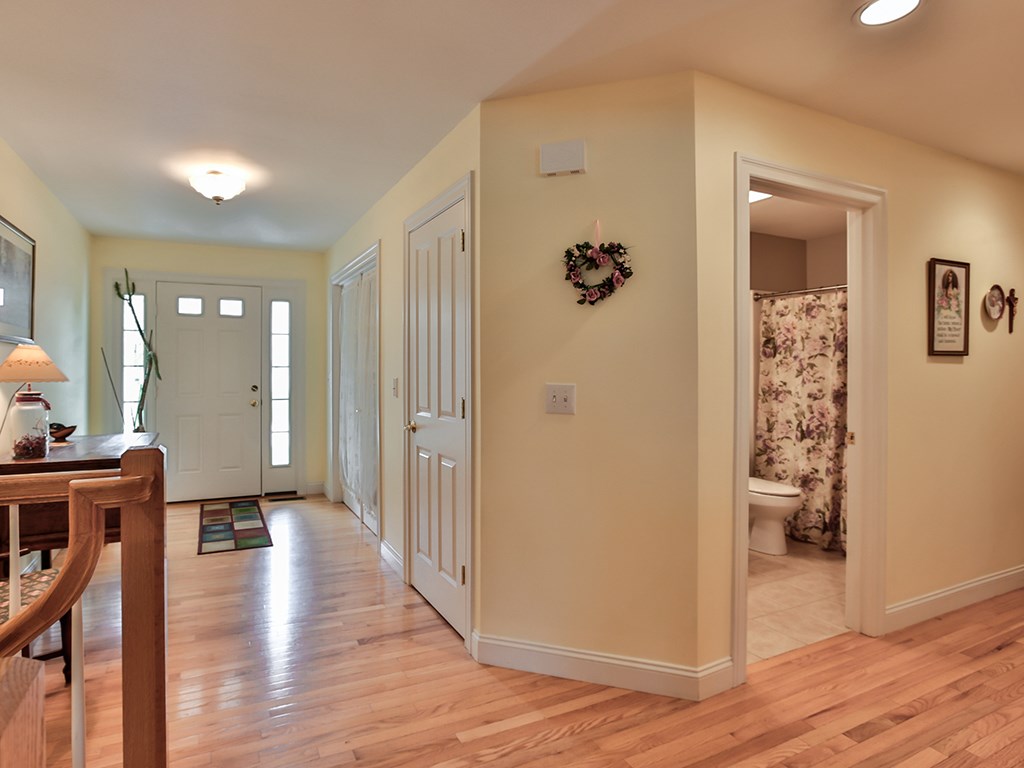 8 Summerfield Way Amherst, NH 03031 - Photo 5 of 37