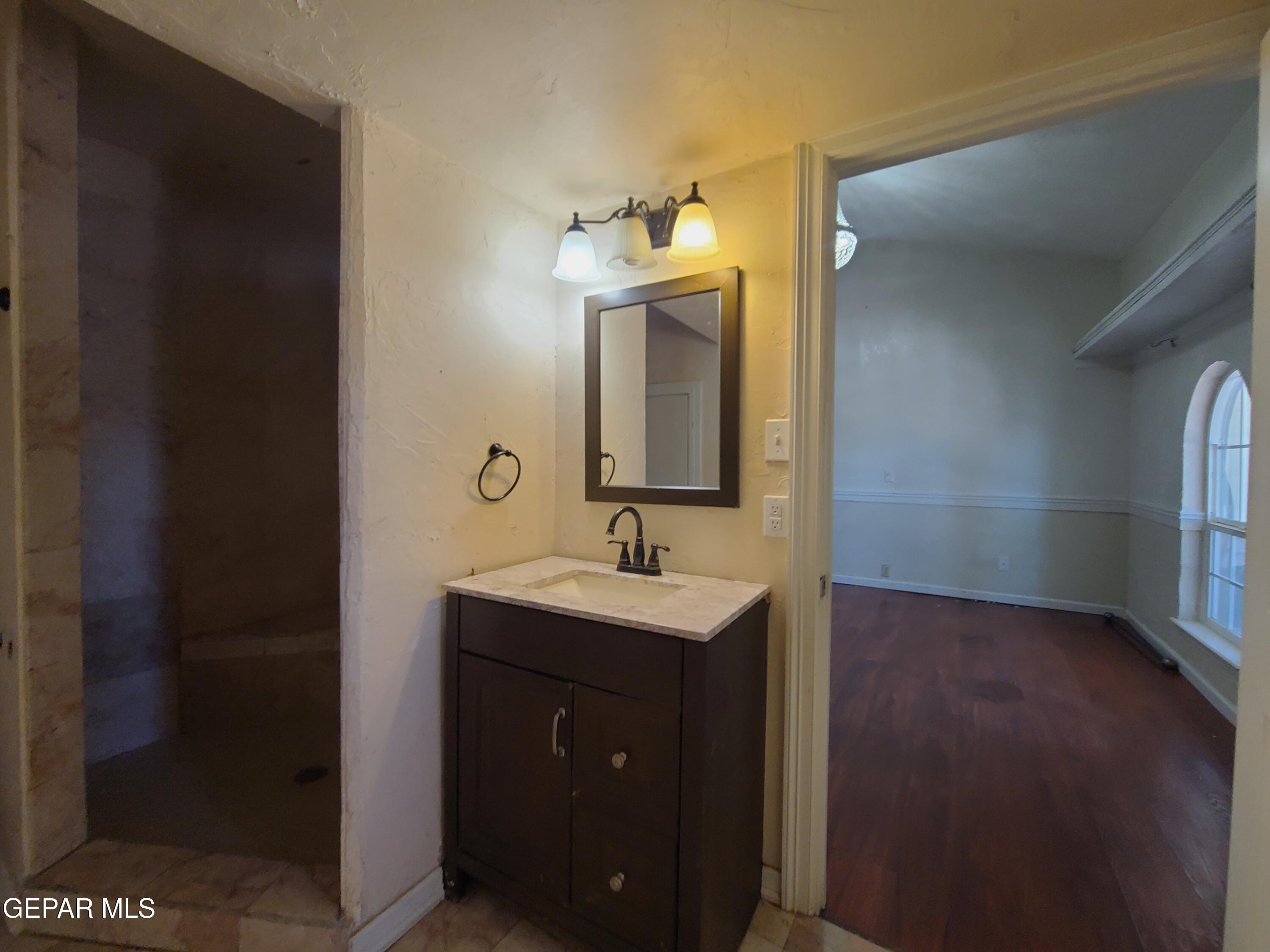 1714 Banker Road Canutillo, TX 79835 - Photo 37 of 78 Primary Bathroom #2