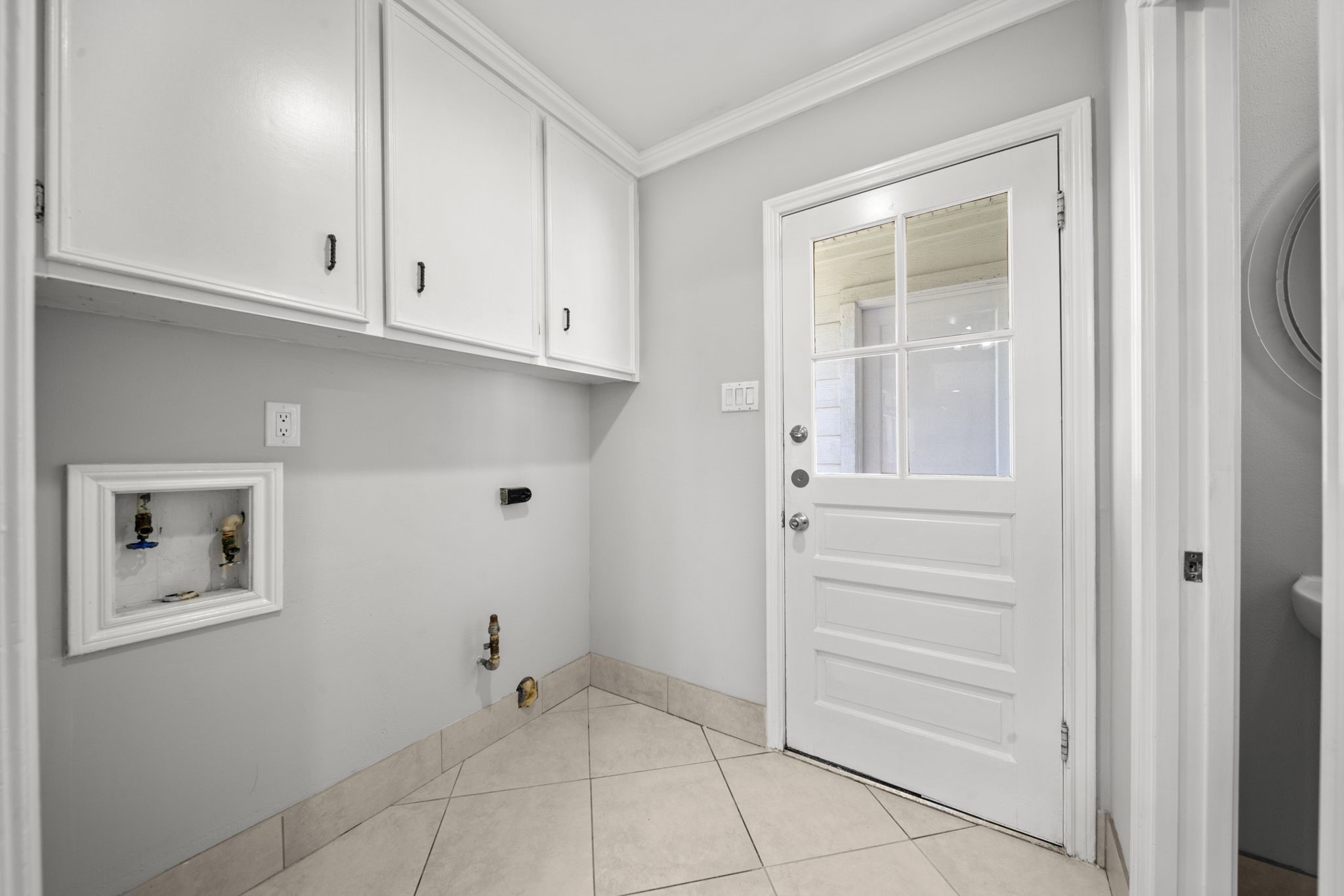 6315 Allentown Drive Spring, TX 77389 - Photo 22 of 46 a view of an empty room with cabinet