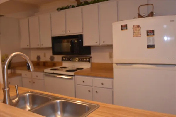 $2,400 | 1526 Pelican Point Drive, Unit BA144, Sarasota, FL 34231