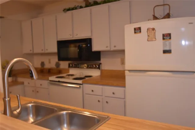 $2,400 | 1526 Pelican Point Drive, Unit BA144, Sarasota, FL 34231