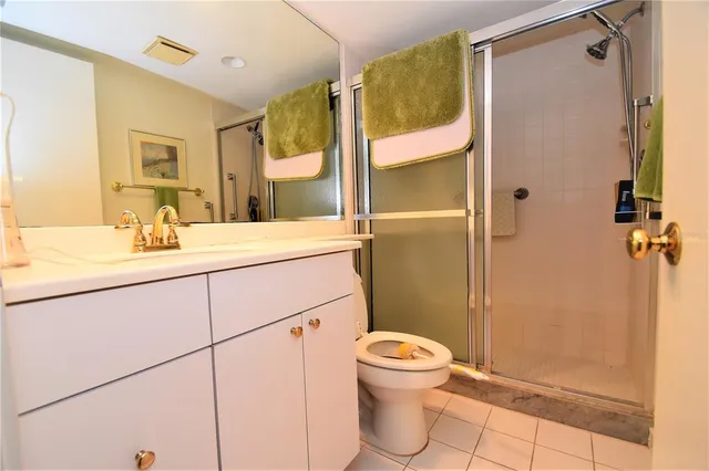 $2,400 | 1526 Pelican Point Drive, Unit BA144, Sarasota, FL 34231