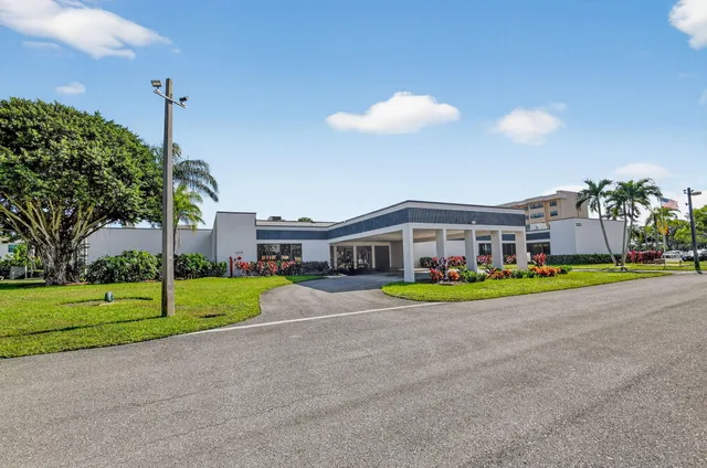 a group of people sitting in a room