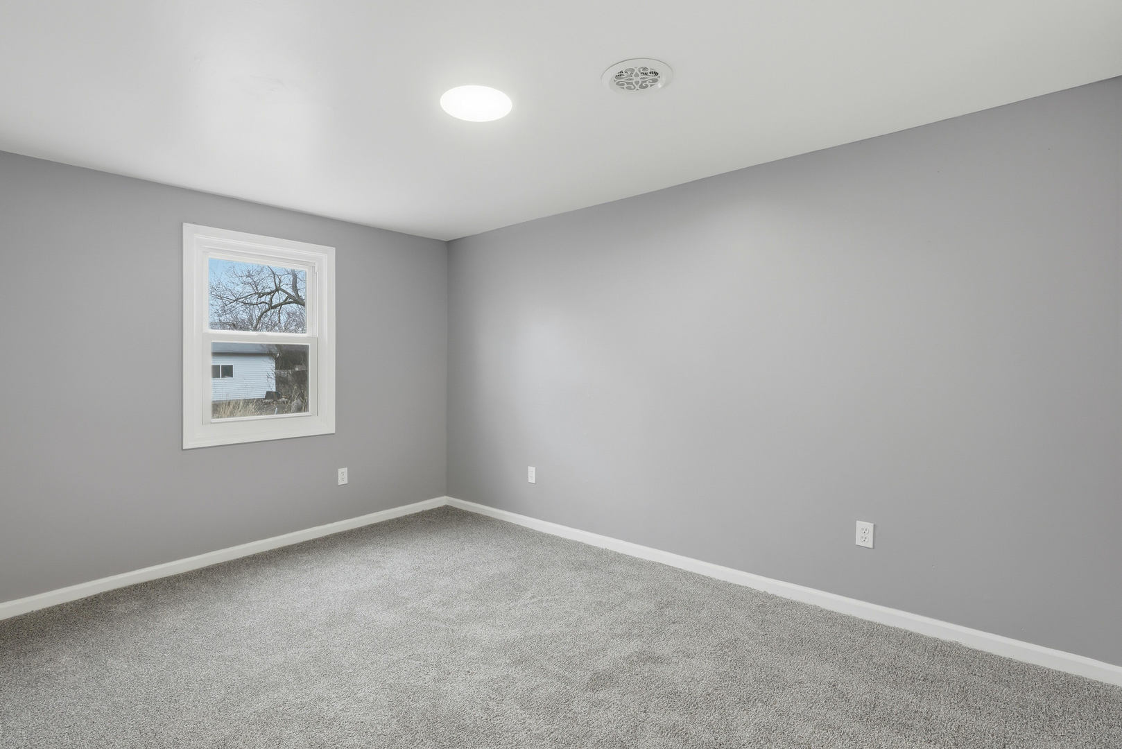 4120 4th Street East Moline, IL 61244 - Photo 19 of 24 an empty room with a window