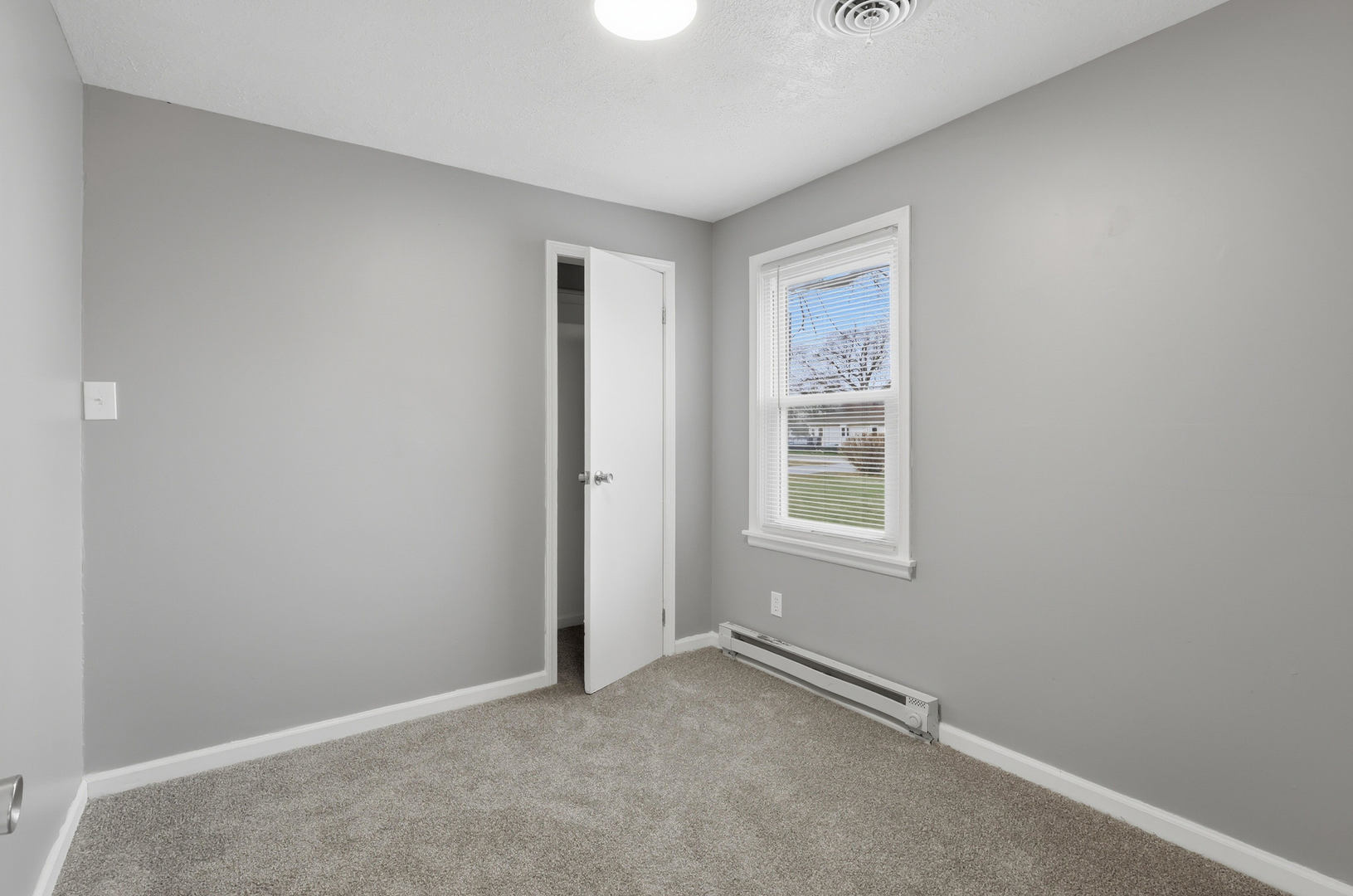 4120 4th Street East Moline, IL 61244 - Photo 20 of 24 an empty room with a window