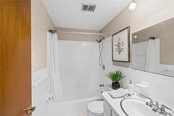 $129,900 | 1172 Indian Church Road, Unit 16, West Seneca, NY 14224
