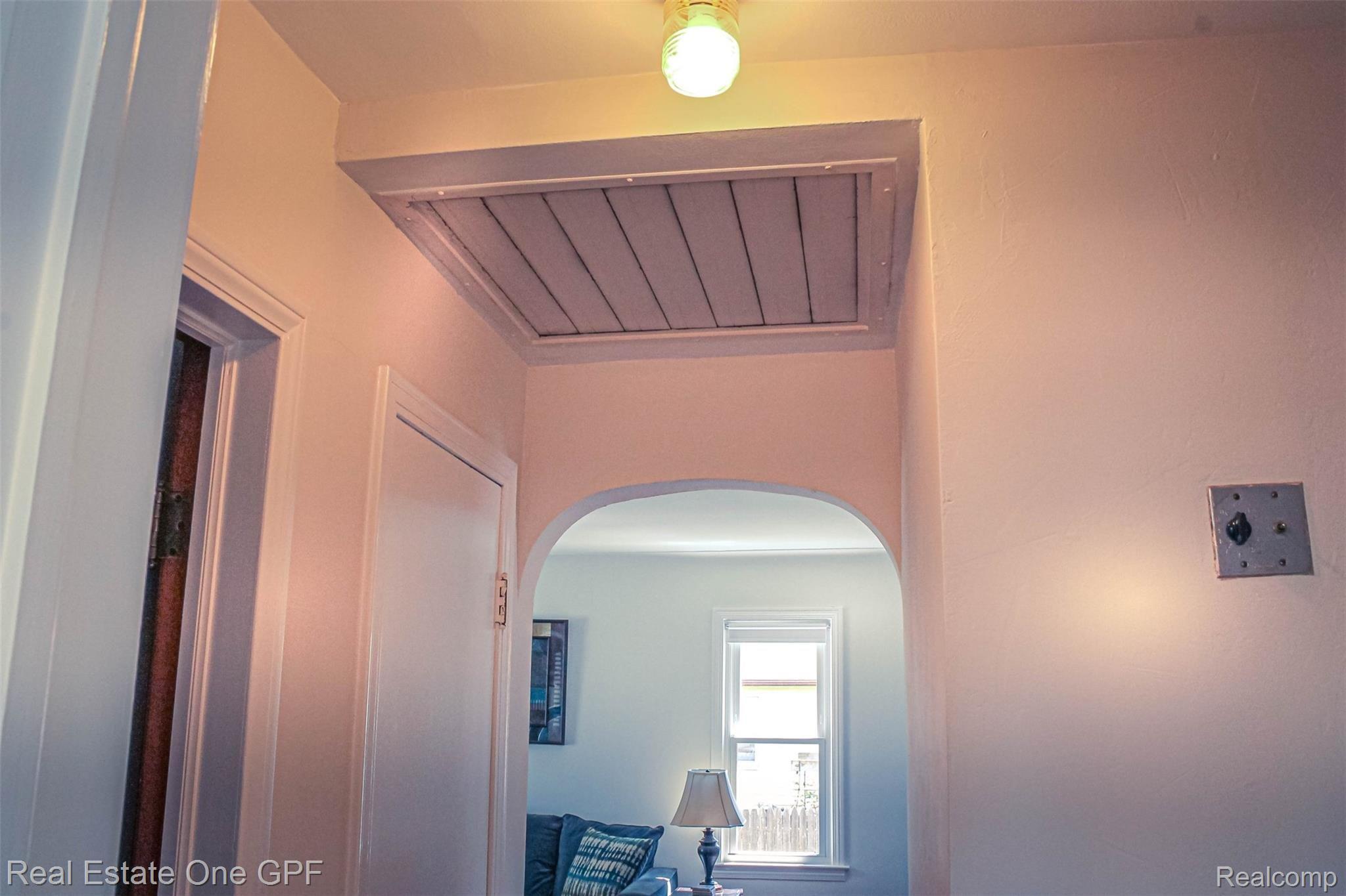 25847 Peter Kaltz Road Warren, MI 48091 - Photo 14 of 54 14 Hall.jpg
