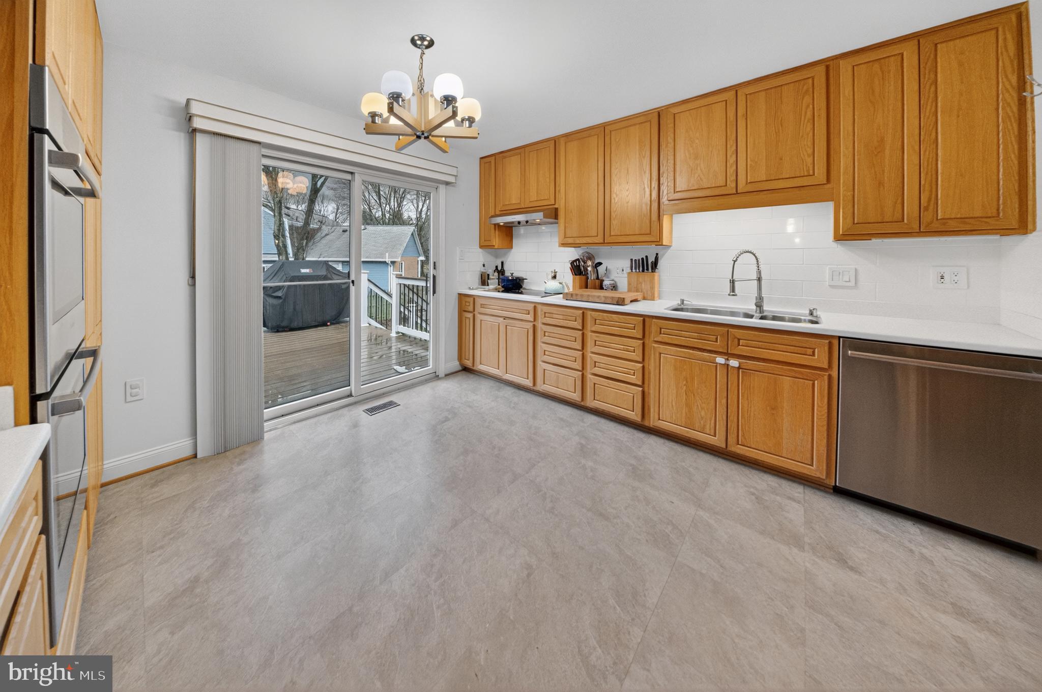 1726 Glastonberry Road Potomac, MD 20854 - Photo 11 of 22