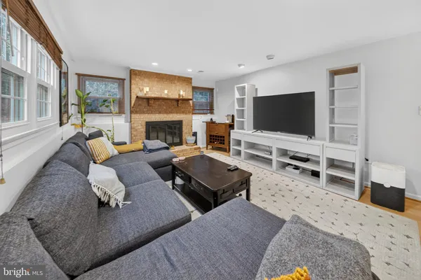 $4,350 | 1726 Glastonberry Road, Potomac, MD 20854
