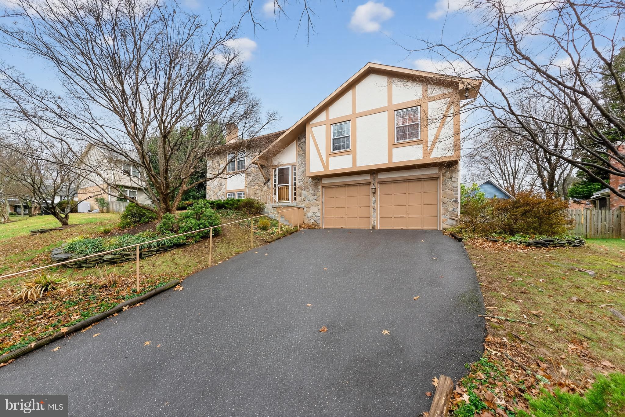 1726 Glastonberry Road Potomac, MD 20854 - Photo 2 of 22