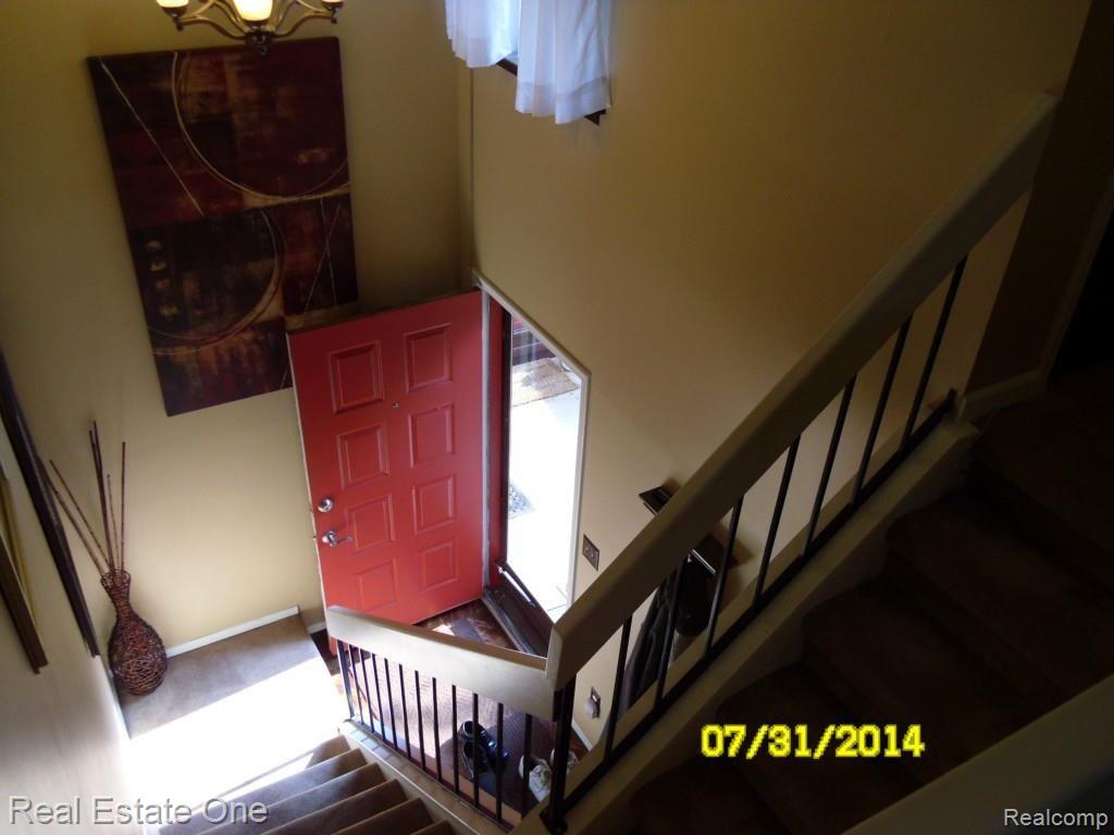 24273 Evergreen Road, Unit 16 Southfield, MI 48075 - Photo 13 of 16 Stairwell.jpg