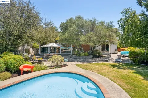 $1,795,000 | 5842 Highwood Road, Castro Valley, CA 94552