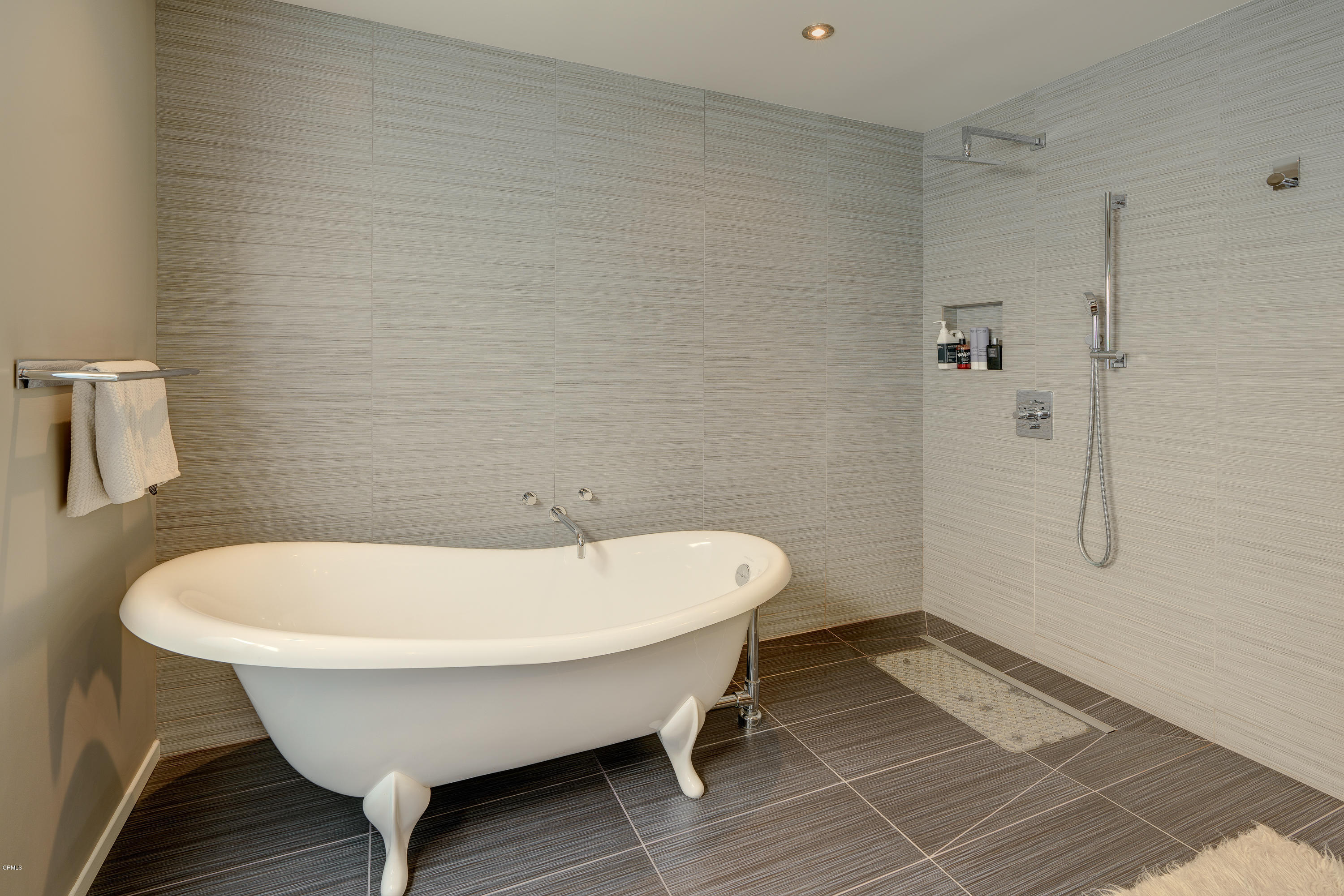 1025 Nithsdale Road Pasadena, CA 91105 - Photo 21 of 34 a bathroom with a sink and a mirror