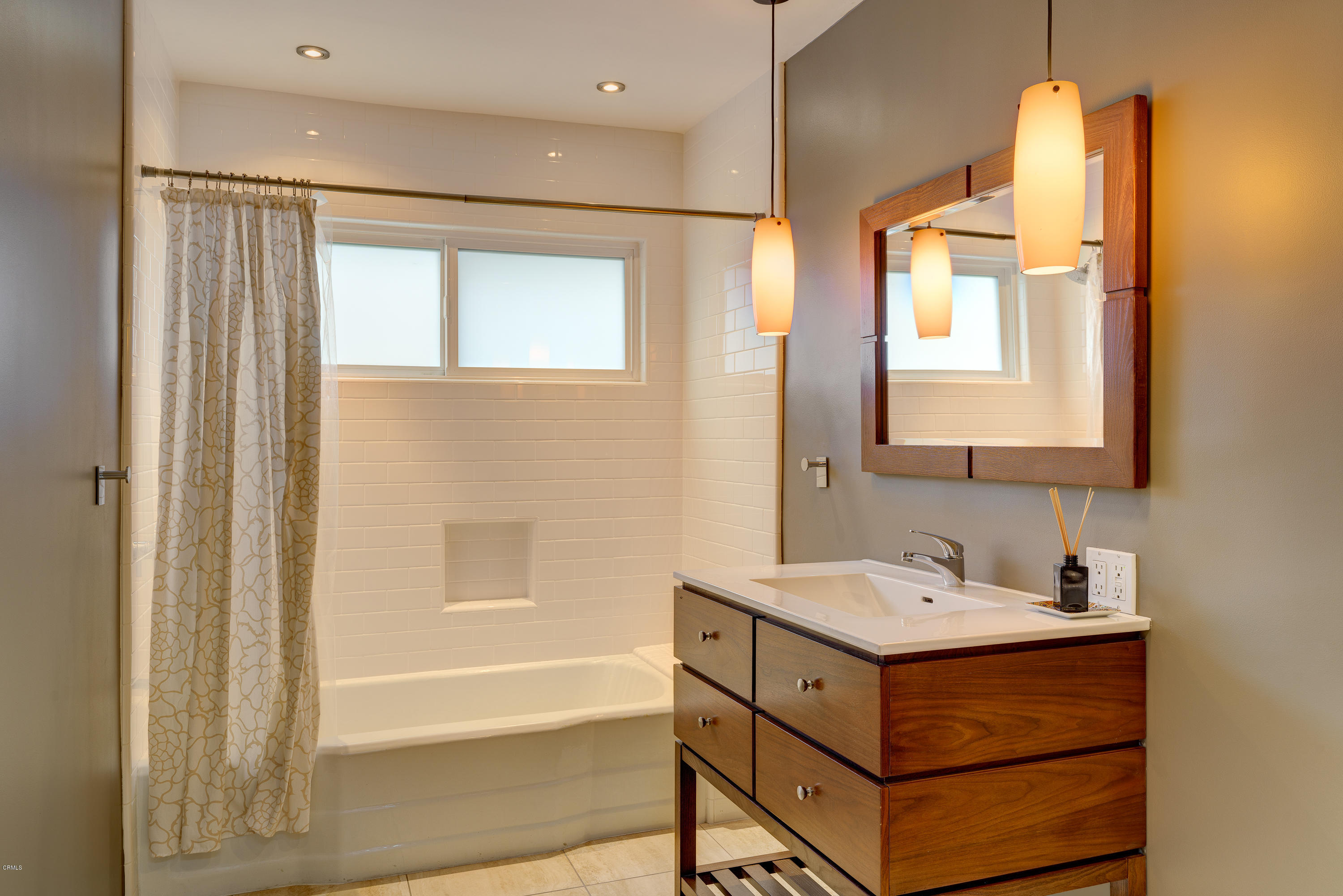 1025 Nithsdale Road Pasadena, CA 91105 - Photo 23 of 34 a bathroom with a sink mirror and a bathtub
