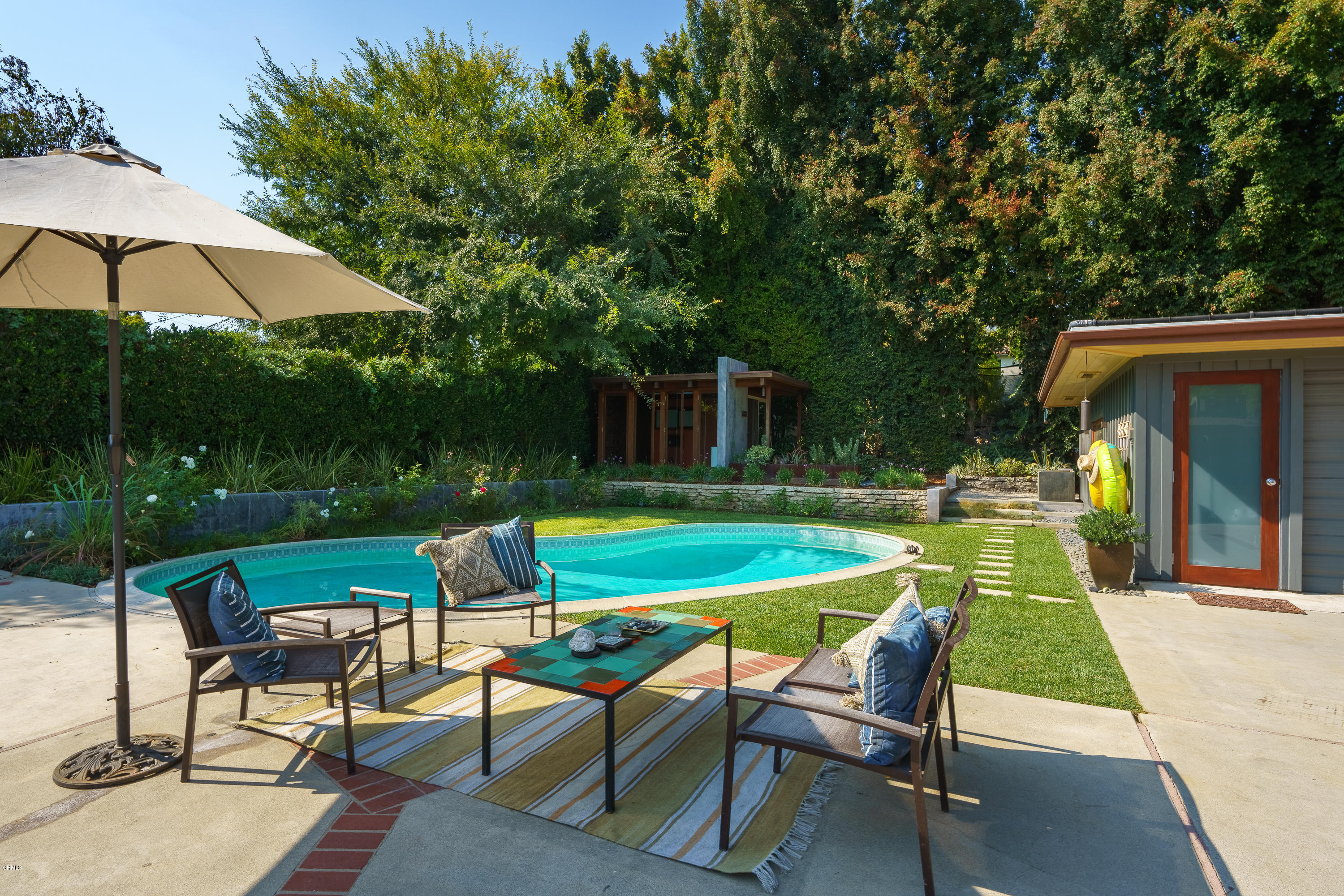 1025 Nithsdale Road Pasadena, CA 91105 - Photo 26 of 34 a patio with swimming pool table and chairs