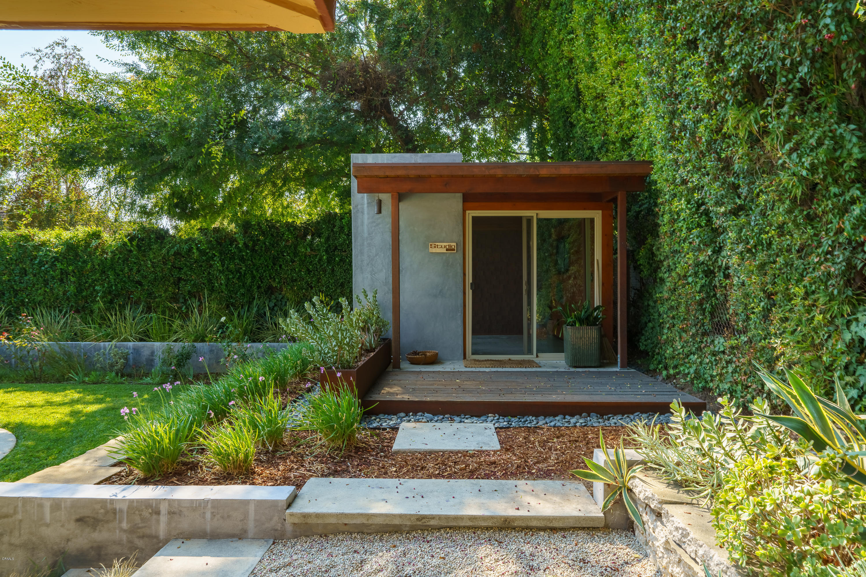 1025 Nithsdale Road Pasadena, CA 91105 - Photo 30 of 34 a view of a bird door of the house