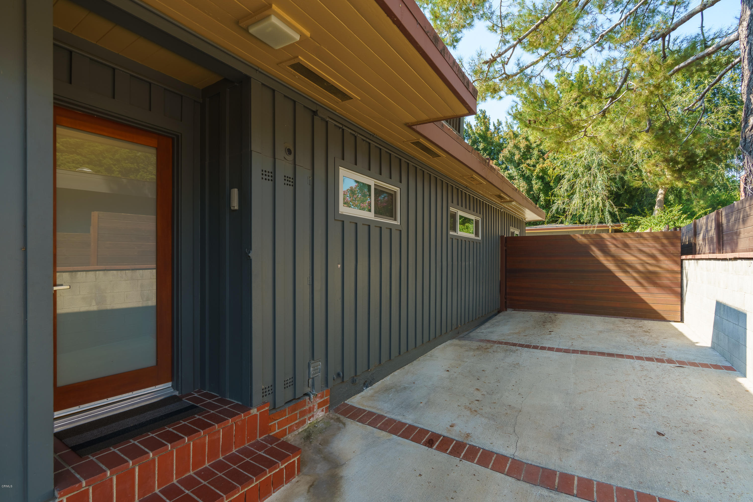 1025 Nithsdale Road Pasadena, CA 91105 - Photo 34 of 34 a view of backyard with cabin
