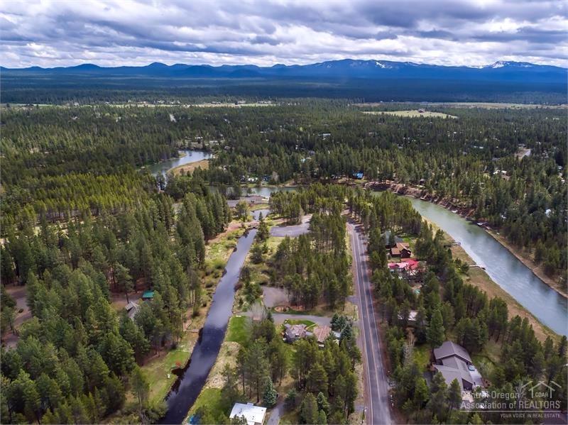 17171 Island Loop Way Bend, OR 97707 - Photo 23 of 25 a view of city and mountain
