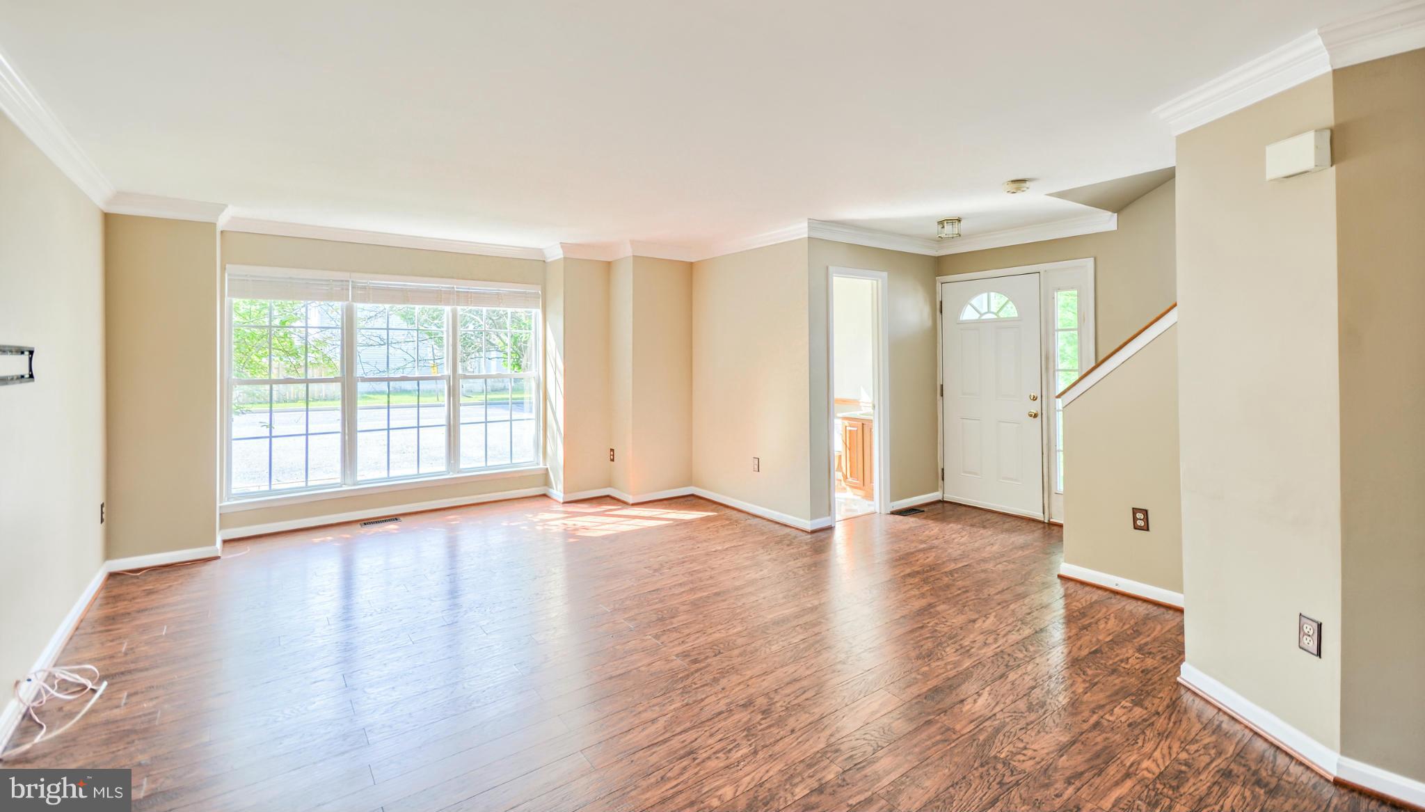9289 Ridgefield Circle Frederick, MD 21701 - Photo 5 of 28 Living Room