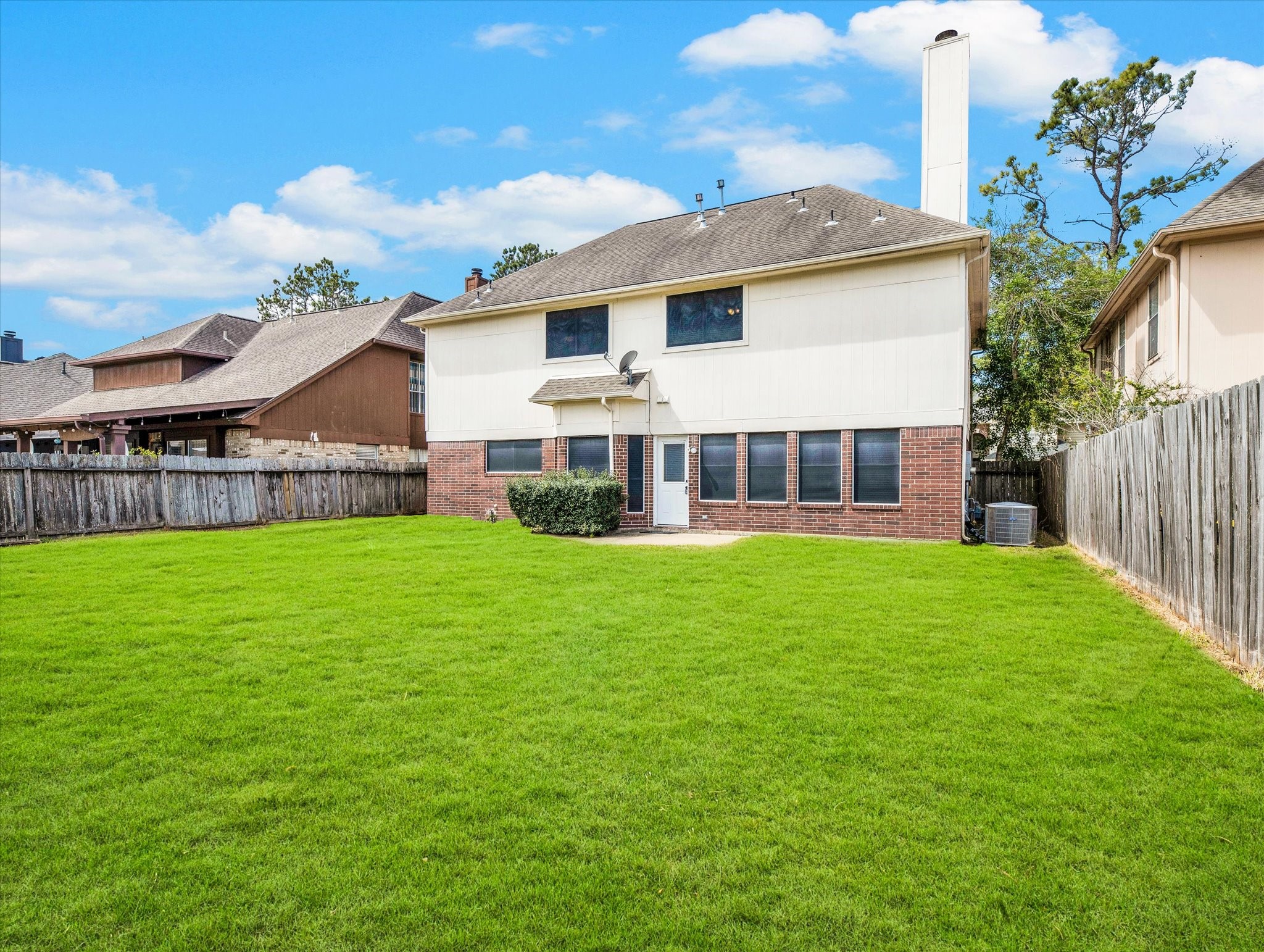 16423 Ash Point Lane Sugar Land, TX 77498 - Photo 45 of 46 front view of a house with a yard