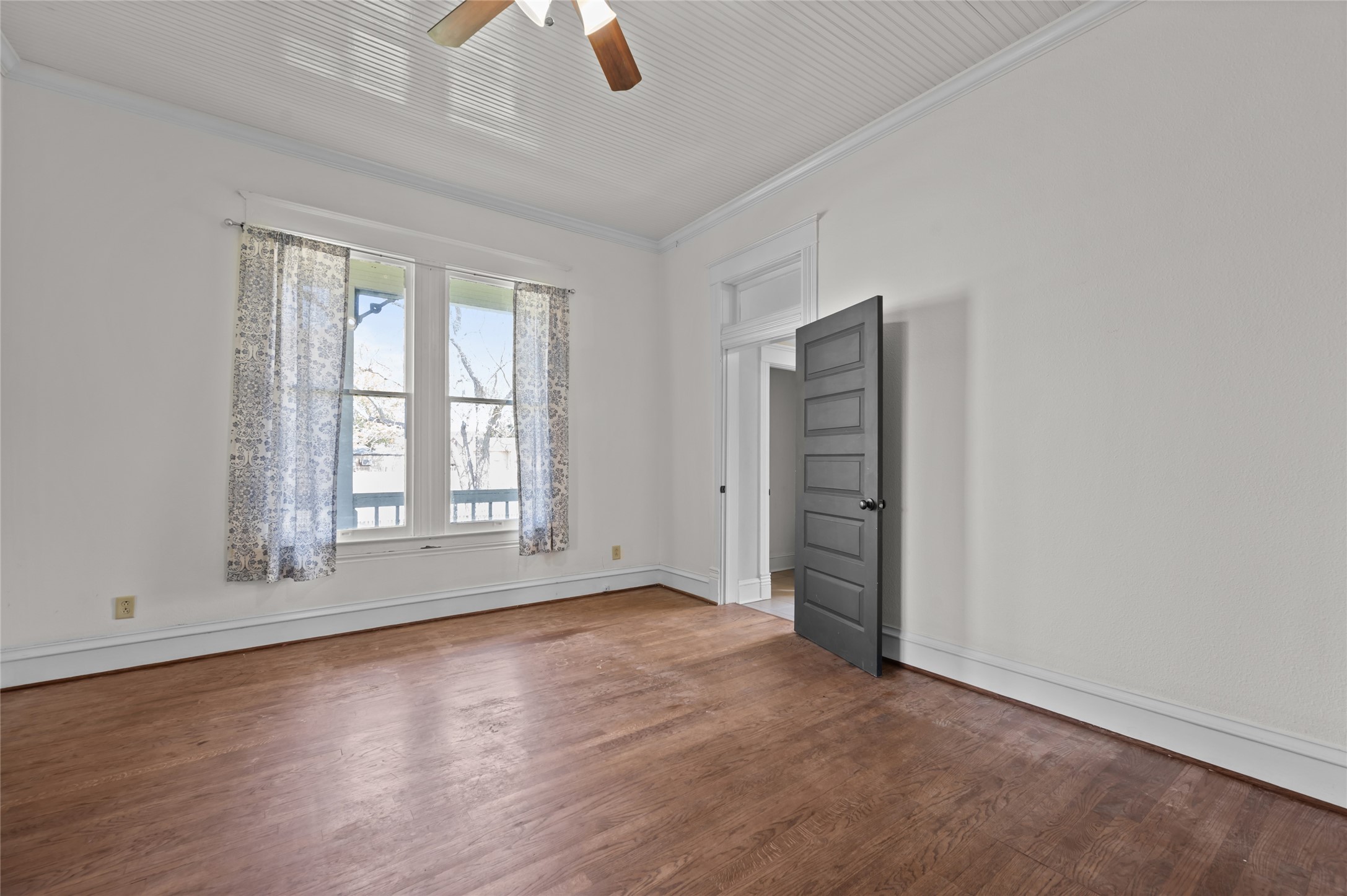 608 Miller Street Anahuac, TX 77514 - Photo 13 of 31