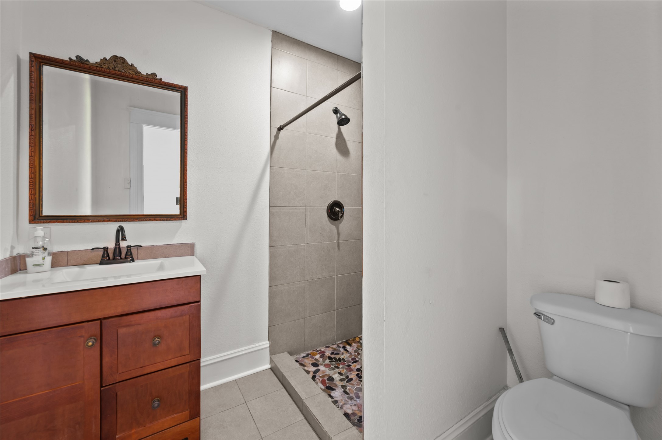 608 Miller Street Anahuac, TX 77514 - Photo 15 of 31